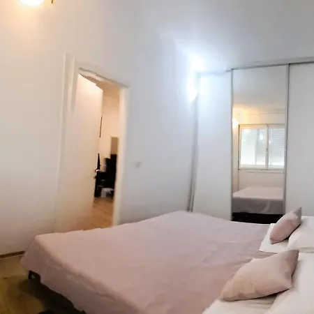 アパート Luklena