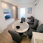 Luklena Apartment *
