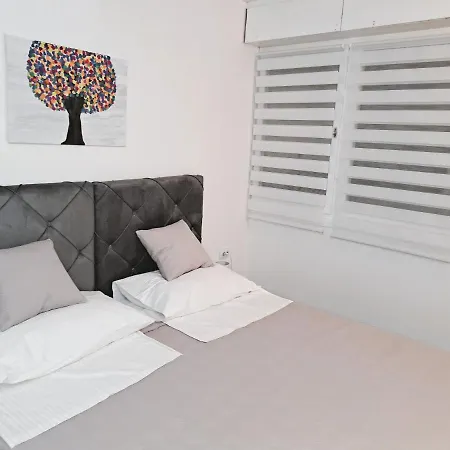 Luklena Apartamento *